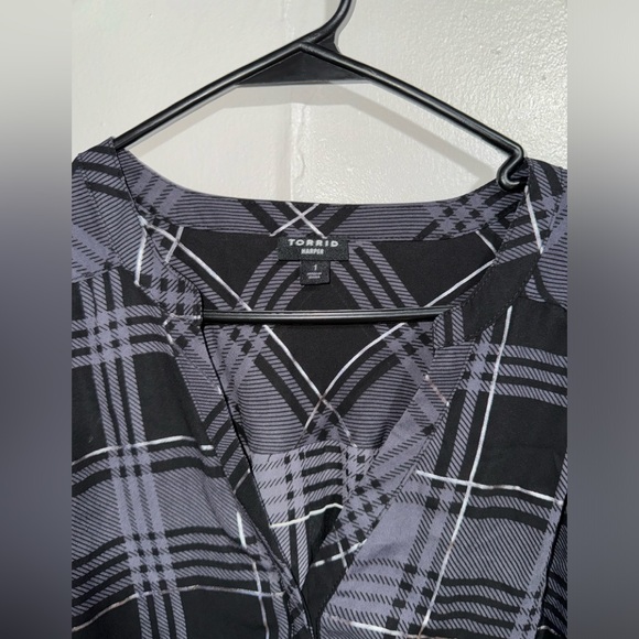 Torrid Women’s Harper Plaid Georgette Button Down Top Size 1X - Picture 3 of 6